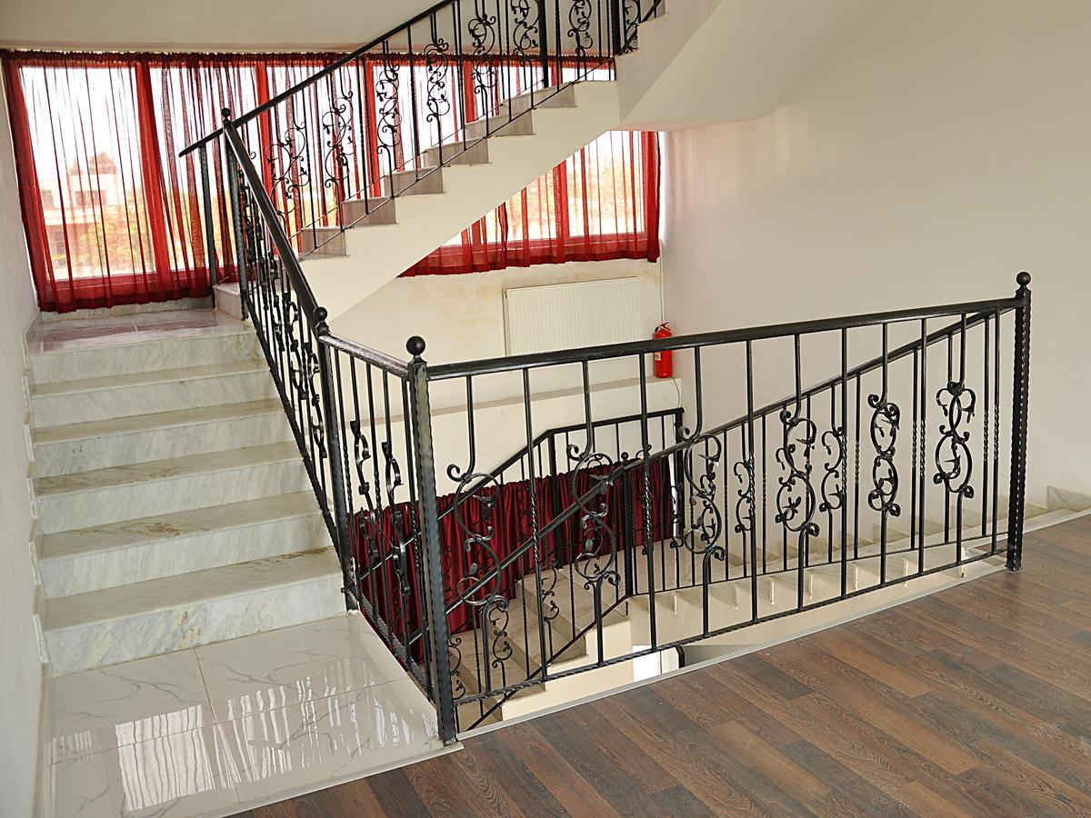 Grand Hotel Tiflis Dış mekan fotoğraf